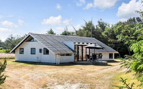 Suncica - 700M from the Sea: Domicile, Zone Résidentielle, Maison, Chalet, Toit, Lot Terre, Siding, Jardin, Biens, Pelouse
