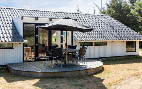 Suncica - 700M from the Sea: Domicile, Zone Résidentielle, Maison, Chalet, Toit, Lot Terre, Siding, Jardin, Biens, Pelouse
