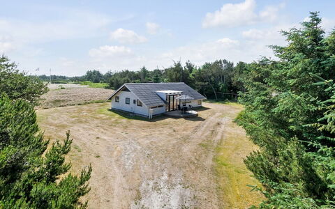 Suncica - 700M from the Sea: Domicile, Zone Résidentielle, Maison, Chalet, Toit, Lot Terre, Siding, Jardin, Biens, Pelouse