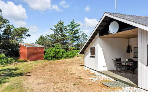 Suncica - 700M from the Sea: Domicile, Zone Résidentielle, Maison, Chalet, Toit, Lot Terre, Siding, Jardin, Biens, Pelouse
