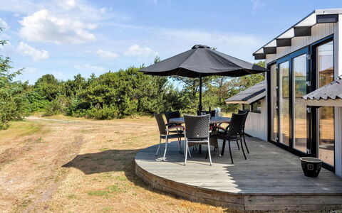 Suncica - 700M from the Sea: Domicile, Zone Résidentielle, Maison, Chalet, Toit, Lot Terre, Siding, Jardin, Biens, Pelouse