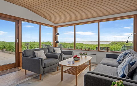 Legolas - 50M from the Sea: Meubles, Design Intérieur, Sol, Bois, Canapé, Plafond, Sol, Salon, Pièce, Domicile