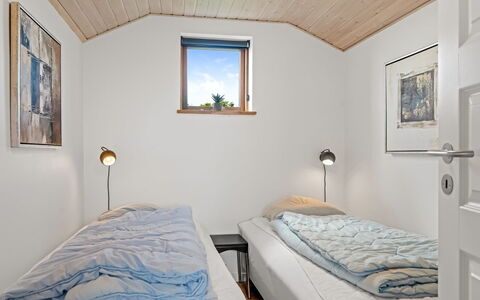Legolas - 50M from the Sea: Mur, Chambre, Lit, Bois, Drap De Lit, Plafond, Literie, Sol, Design Intérieur, Cadre De Lit