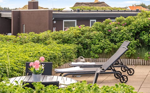 Legolas - 50M from the Sea: Meubles, Mobilier De Jardin, Arbuste, Chaise, Tableau De Plein Air, Jardin, Ombre, Aménagement Paysager, Patio