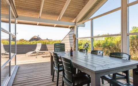 Rink - 150M from the Sea: Domicile, Zone Résidentielle, Maison, Chalet, Toit, Lot Terre, Siding, Jardin, Biens, Pelouse