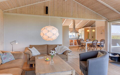 Rink - 150M from the Sea: Domicile, Zone Résidentielle, Maison, Chalet, Toit, Lot Terre, Siding, Jardin, Biens, Pelouse