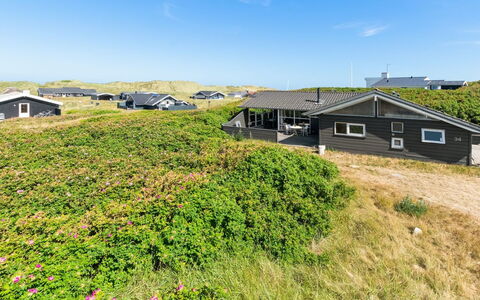 Rink - 150M from the Sea: Domicile, Zone Résidentielle, Maison, Chalet, Toit, Lot Terre, Siding, Jardin, Biens, Pelouse