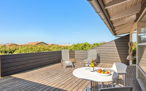 Rink - 150M from the Sea: Domicile, Zone Résidentielle, Maison, Chalet, Toit, Lot Terre, Siding, Jardin, Biens, Pelouse