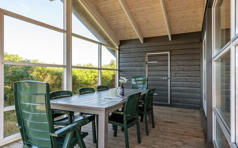 Rink - 150M from the Sea: Domicile, Zone Résidentielle, Maison, Chalet, Toit, Lot Terre, Siding, Jardin, Biens, Pelouse
