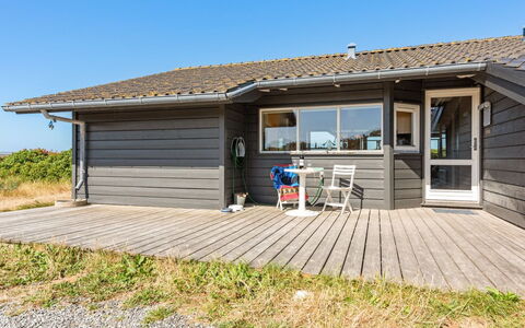 Rink - 150M from the Sea: Domicile, Zone Résidentielle, Maison, Chalet, Toit, Lot Terre, Siding, Jardin, Biens, Pelouse