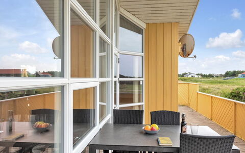Ritte - 200M from the Sea: Bois, Domicile, Porche, Plate-Forme, Dur, Toit, Tache De Bois, Parquet, Eco Hôtel