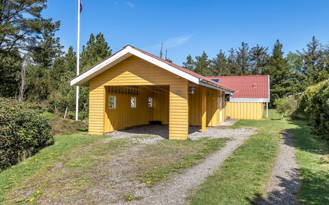 Vetle - 2.8Km from the Sea: Maison, Domicile, Toit, Chalet, Arbuste, Siding, Porte, Jardin, Ferme