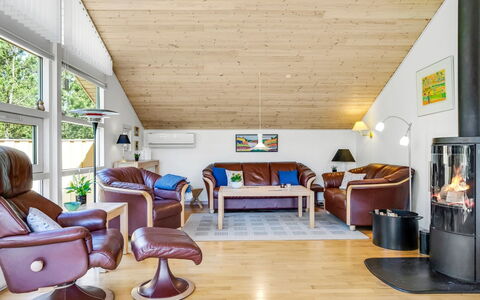 Vetle - 2.8Km from the Sea: Toit, Maison, Domicile, Chalet, Siding, Biens, Allée, Batiments Jardin, Cour, Cabanon