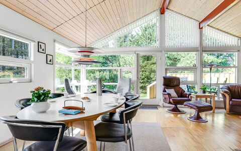 Vetle - 2.8Km from the Sea: Toit, Maison, Domicile, Chalet, Siding, Biens, Allée, Batiments Jardin, Cour, Cabanon