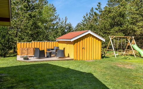 Vetle - 2.8Km from the Sea: Toit, Maison, Domicile, Chalet, Siding, Biens, Allée, Batiments Jardin, Cour, Cabanon
