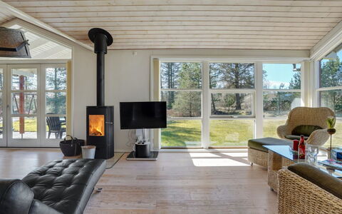Herwarth - 3.3Km from the Sea: Toit, Maison, Domicile, Chalet, Siding, Biens, Allée, Batiments Jardin, Cour, Cabanon