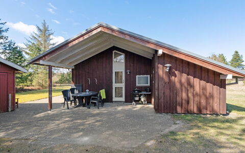 Herwarth - 3.3Km from the Sea: Toit, Maison, Domicile, Chalet, Siding, Biens, Allée, Batiments Jardin, Cour, Cabanon