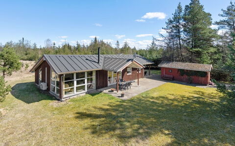 Herwarth - 3.3Km from the Sea: Toit, Maison, Domicile, Chalet, Siding, Biens, Allée, Batiments Jardin, Cour, Cabanon