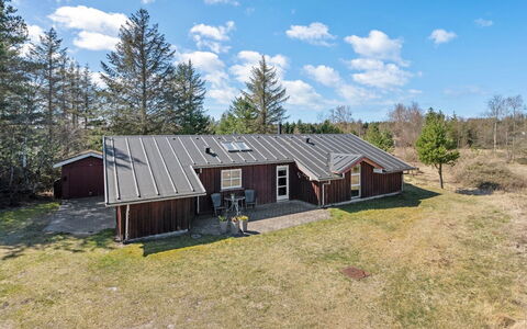 Herwarth - 3.3Km from the Sea: Toit, Maison, Domicile, Chalet, Siding, Biens, Allée, Batiments Jardin, Cour, Cabanon