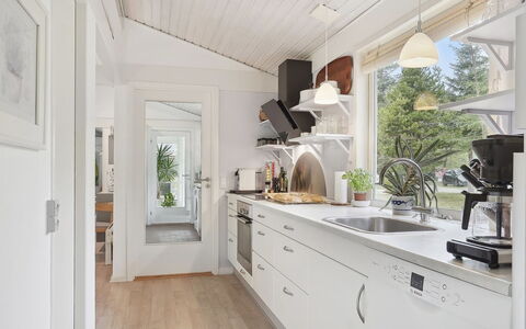 Seraphina - 2Km from the Sea: Design Intérieur, Bois, Sol, Comptoir, Cuisine, Domicile, Plafond, Sol, Meubles, Cabinetry