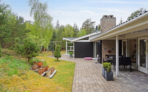 Seraphina - 2Km from the Sea: Arbuste, Domicile, Maison, Zone Résidentielle, Toit, Chalet, Jardin, Couverture De Sol, Pelouse, Biens