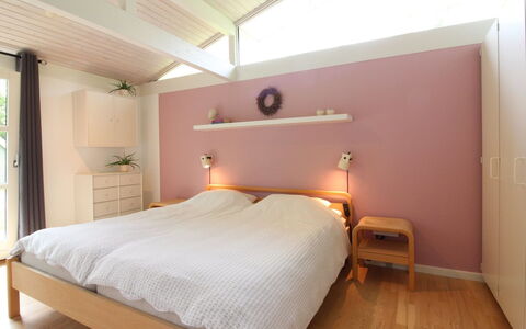 Seraphina - 2Km from the Sea: Meubles, Lit, Chambre, Design Intérieur, Mur, Literie, Sol, Bois, Drap De Lit, Plafond