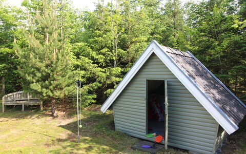 Seraphina - 2Km from the Sea: Herbe, Bois, Cabanon, Batiments Jardin, Siding, Des Loisirs, Chalet, Cabane, Cabane En Rondins, Jardin