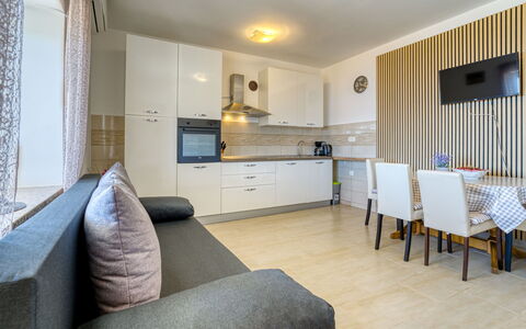 Edita: Meubles, Design Intérieur, Sol, Sol, Bois, Canapé, Plafond, Pièce, Salon, Éclairage