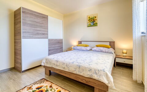 Edita: Lit, Meubles, Chambre, Design Intérieur, Drap De Lit, Literie, Bois, Sol, Linge, Sol