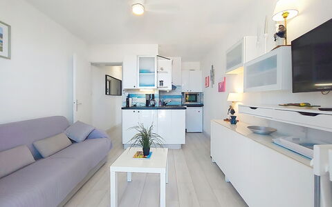 Le Verdon: Meubles, Design Intérieur, Sol, Appartement, Sol, Pièce, Domicile, Salon, Canapé, Plafond