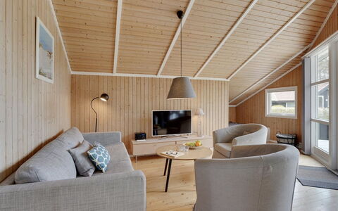 Frimanda - 200M from the Sea: Sol, Mur, Sol, Design Intérieur, Bois, Plafond, Parquet, Éclairage, Meubles, Revêtement De Sol Stratifié