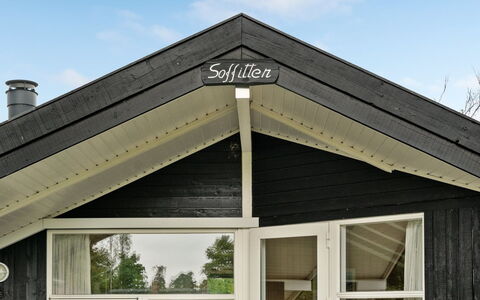 Frimanda - 200M from the Sea: Sol, Mur, Sol, Design Intérieur, Bois, Plafond, Parquet, Éclairage, Meubles, Revêtement De Sol Stratifié