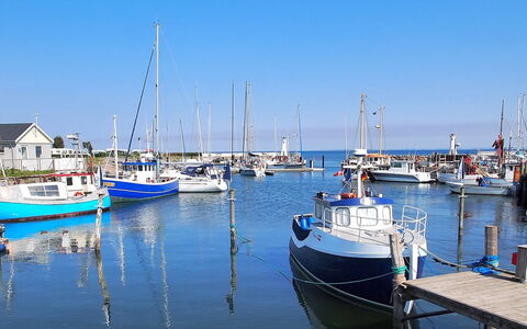 Hera - 200M from the Sea: Bateau, Bleu, L'Eau, Plan D'Eau, Navire, Ressources En Eau, Marina, Bateaux Et Nautique - Materiel Et Fournitures, Voie Navigable, Été