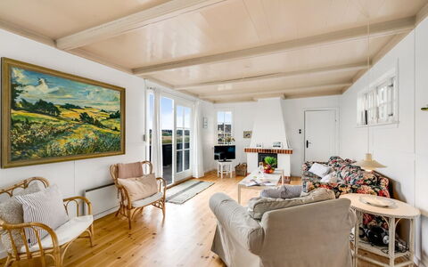 Jamie - 200M from the Sea: Plafond, Sol, Design Intérieur, Sol, Composite, Meubles, Recours, Hôtel, Conception, Daylighting