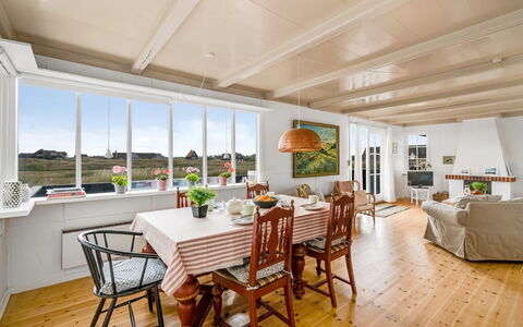 Jamie - 200M from the Sea: Plafond, Sol, Design Intérieur, Sol, Composite, Meubles, Recours, Hôtel, Conception, Daylighting