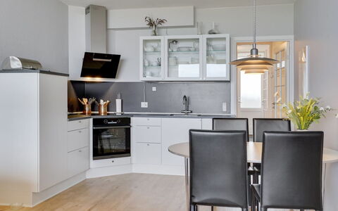Edelina - 50M from the Sea: Meubles, Design Intérieur, Sol, Luminaire, Sol, Plafond, Bois, Cuisine, Comptoir, Cabinetry