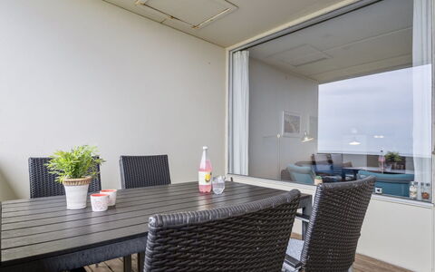 Edelina - 50M from the Sea: Bâtiment, Maison, Fenêtre, Domicile, Toit, Zone Résidentielle, Arbuste, Chalet, Lot Terre