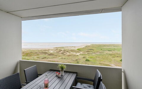 Edelina - 50M from the Sea: Bâtiment, Maison, Fenêtre, Domicile, Toit, Zone Résidentielle, Arbuste, Chalet, Lot Terre