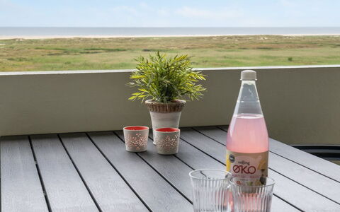 Edelina - 50M from the Sea: Bâtiment, Maison, Fenêtre, Domicile, Toit, Zone Résidentielle, Arbuste, Chalet, Lot Terre