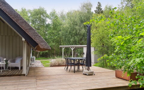 Aghwith - 1.2Km from the Sea: Bois, Communauté Des Plantes, Lot Terre, Ombre, Matériau Naturel, Batiments Jardin, Cabanon, Structure En Plein Air, Cabane En Rondins