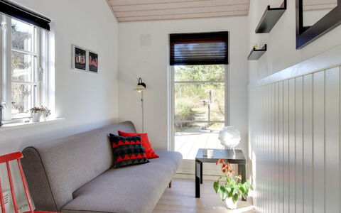 Soleil - 300M from the Sea: Meubles, Sol, Bois, Design Intérieur, Sol, Plafond, Domicile, Éclairage, Salon, Pièce