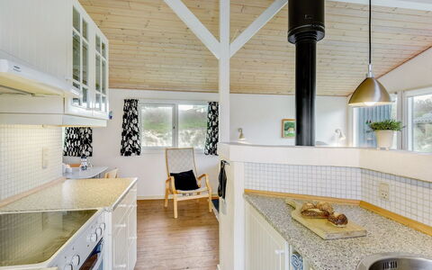 Galena - 100M from the Sea: Bois, Plafond, Design Intérieur, Sol, Domicile, Sol, Maison, Cuisine, Pièce, Comptoir