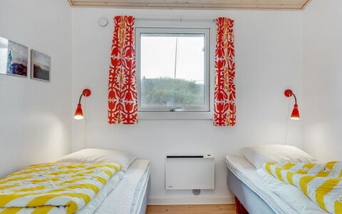 Galena - 100M from the Sea: Chambre, Peindre, Literie, Lit, Linge, Daylighting, Cadre De Lit, Drap De Lit