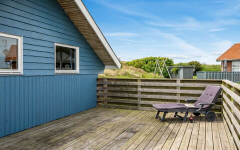 Valia - 400M to the Fjord: Bleu, Bois, Chalet, Planche, Domicile, Dur, Siding, Porte, Plate-Forme, Porche