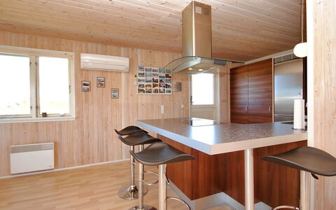 Ernbiorn - from the Sea: Domicile, Toit, Maison, Chalet, Biens, Porte, Porche, Siding, Ferme, Ombre