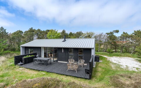 Fidelia - 800M from the Sea: Herbe, Bâtiment, Maison, Toit, Domicile, Zone Résidentielle, Chalet, Lot Terre, Zone Rurale, Pelouse