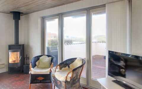 Ågot - 75M from the Sea: Bois, Domicile, Porche, Plate-Forme, Dur, Toit, Tache De Bois, Parquet, Eco Hôtel