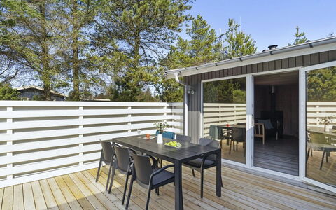Afke - 900M from the Sea: Arbuste, Design Urbain, Couverture De Sol, Brique, Appartement, Biens, Brickwork, Balcon, Aménagement Paysager