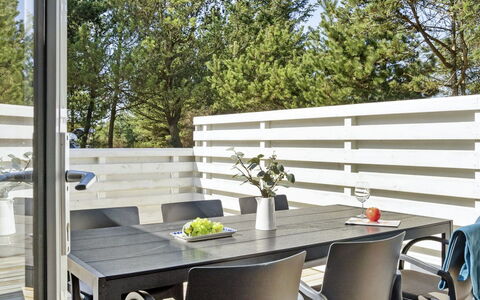Afke - 900M from the Sea: Arbuste, Design Urbain, Couverture De Sol, Brique, Appartement, Biens, Brickwork, Balcon, Aménagement Paysager