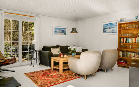 Eimi - 1.5Km from the Sea: Meubles, Design Intérieur, Canapé, Mur, Sol, Bois, Salon, Sol, Plafond, Pièce
